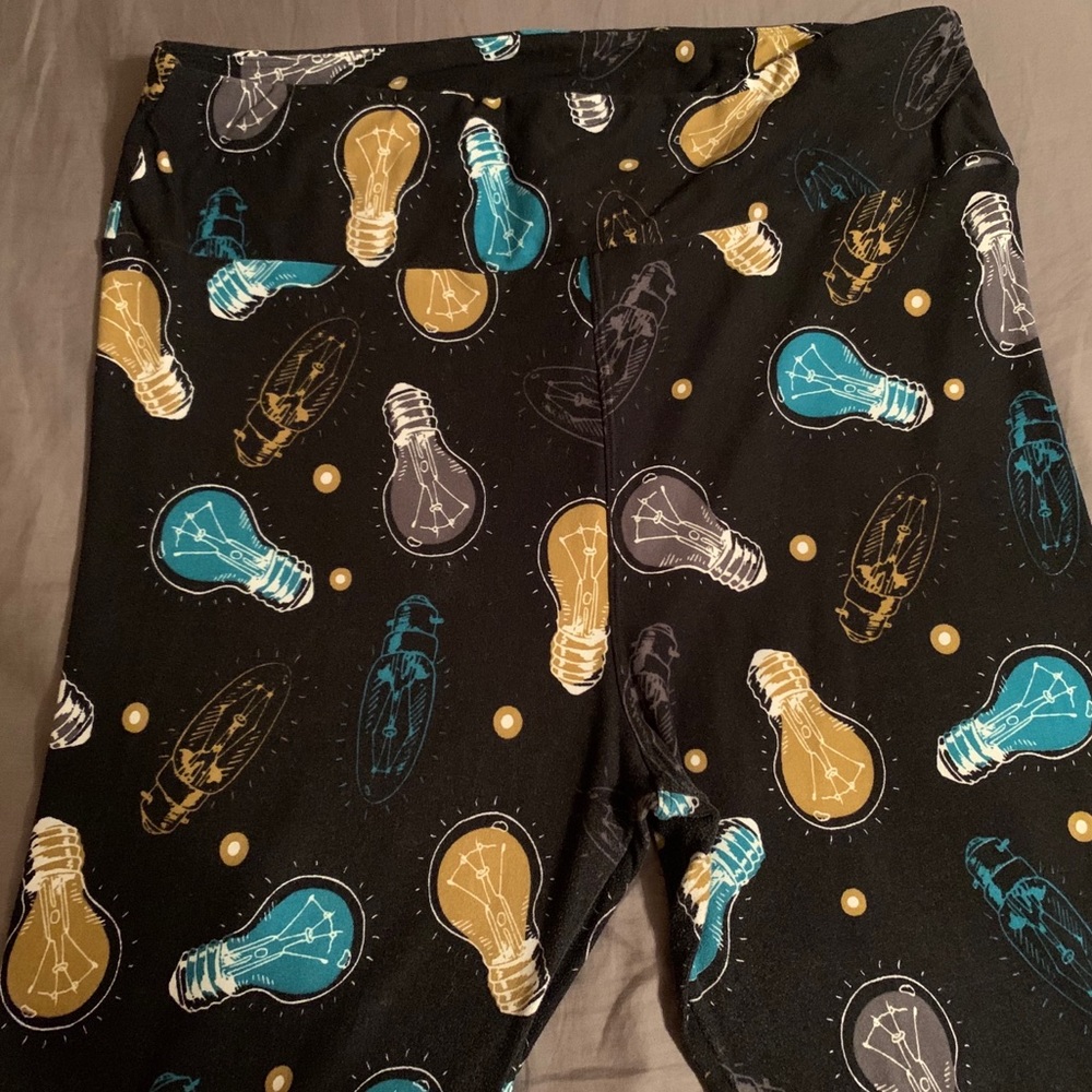 LulaRoe light bulb leggings T/C Tall and Curvy